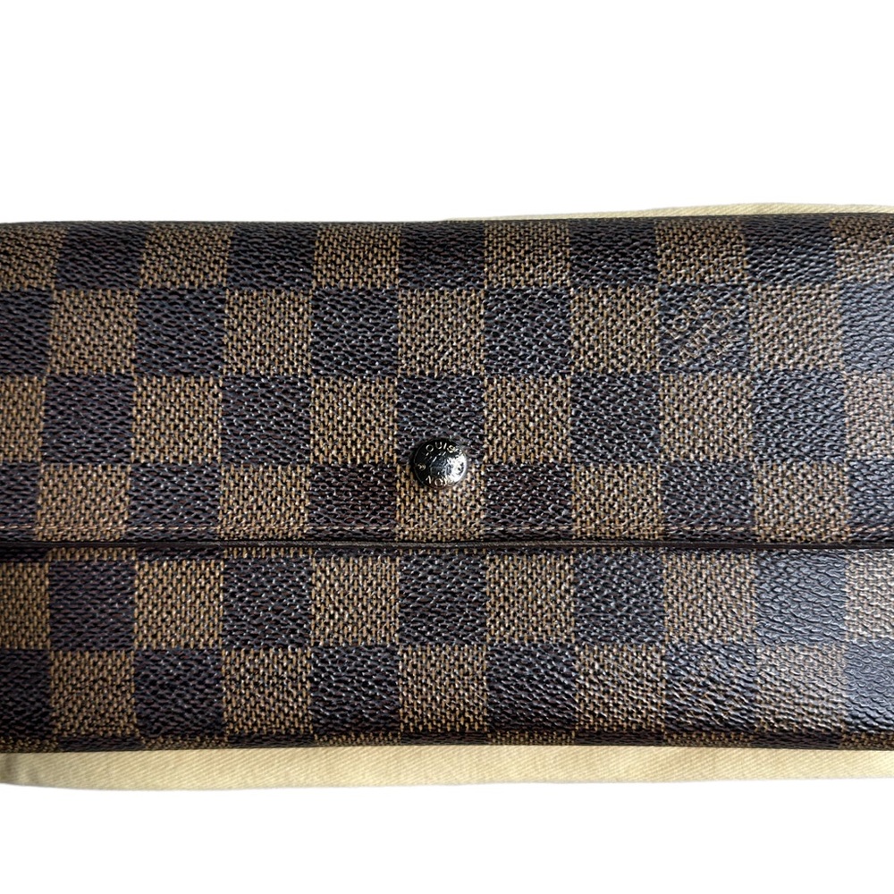 Louis Vuitton damier Ebene international wallet